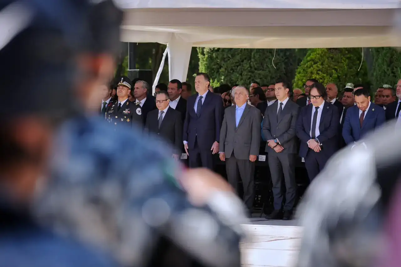 Ceremonia militar de toma de posesión en Querétaro