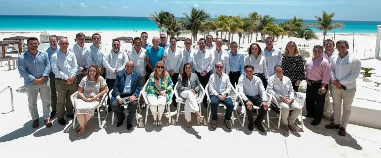 Reunión de la gobernadora Mara Lezama con empresarios turísticos en Cancún