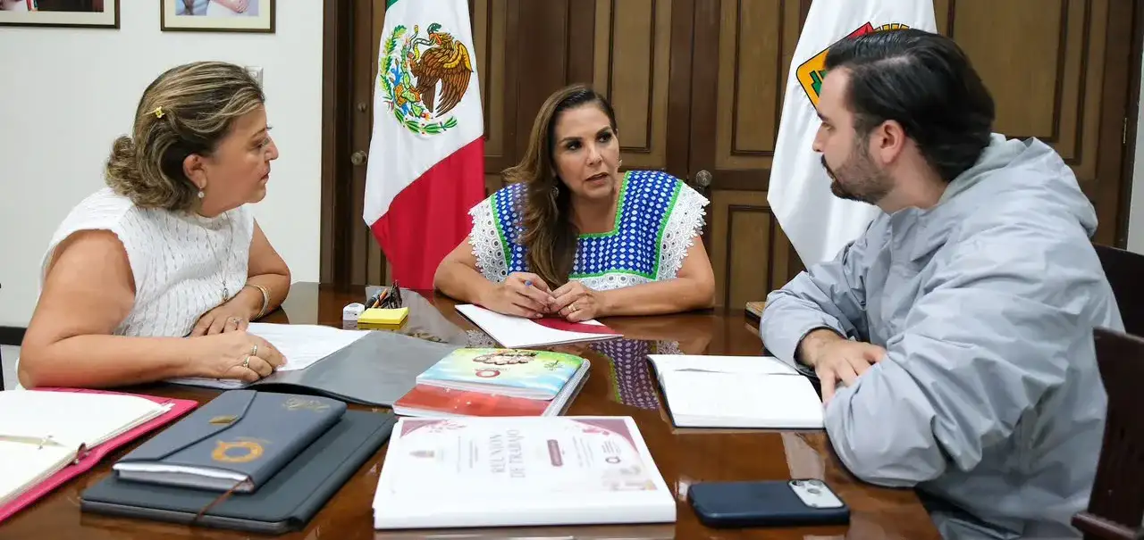 Reunión de trabajo en Palacio de Gobierno con la gobernadora y funcionarios