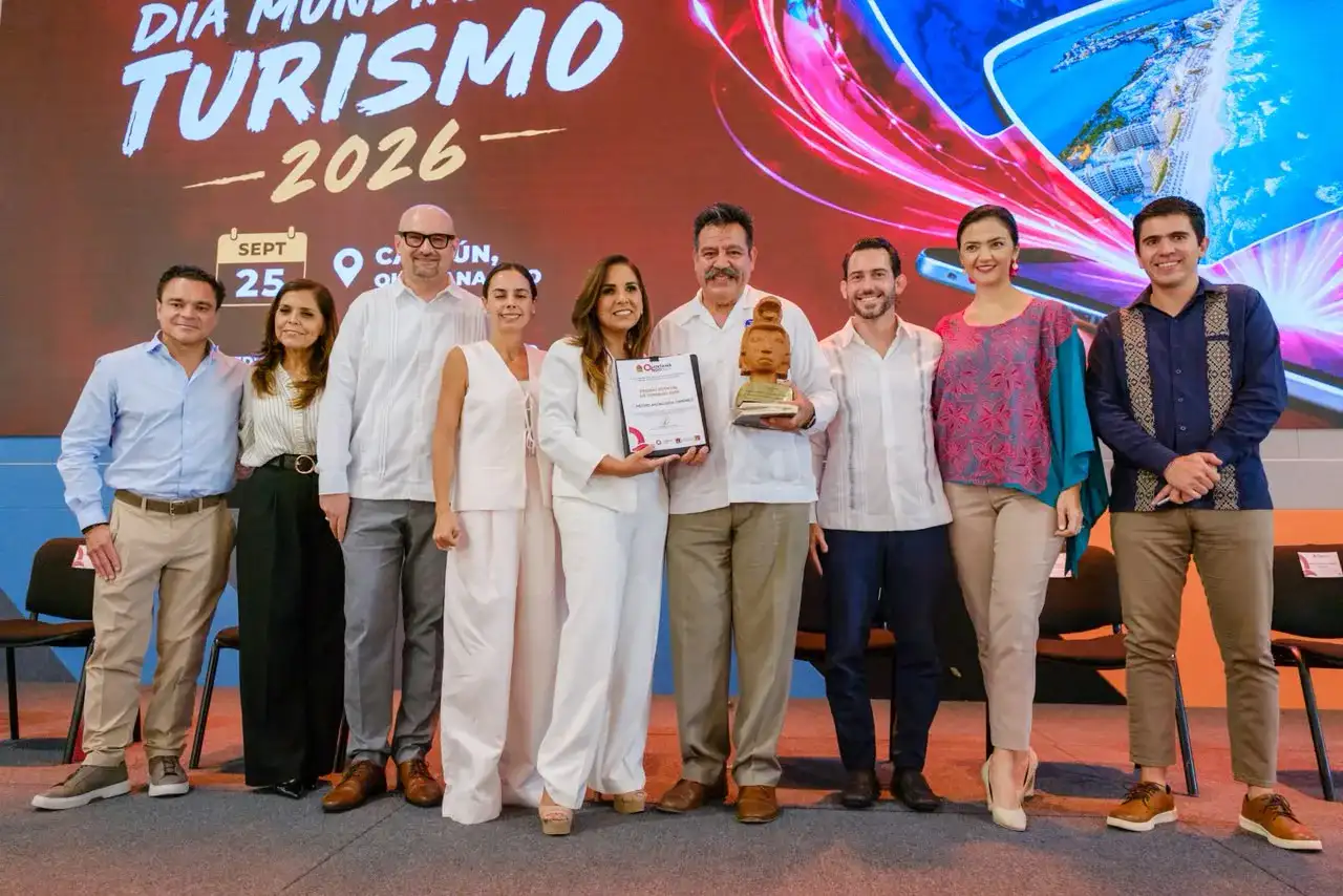Autoridades durante la presentación del plan turístico en Quintana Roo
