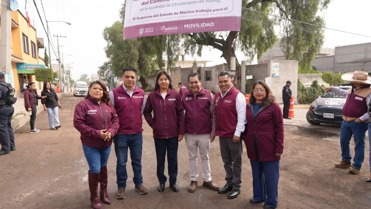 Trabajos de reencarpetado en una vialidad del oriente del Estado de México