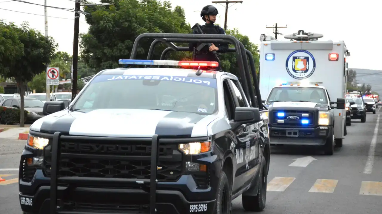 Elementos de seguridad resguardan las calles cercanas al Palacio de Gobierno en La Paz