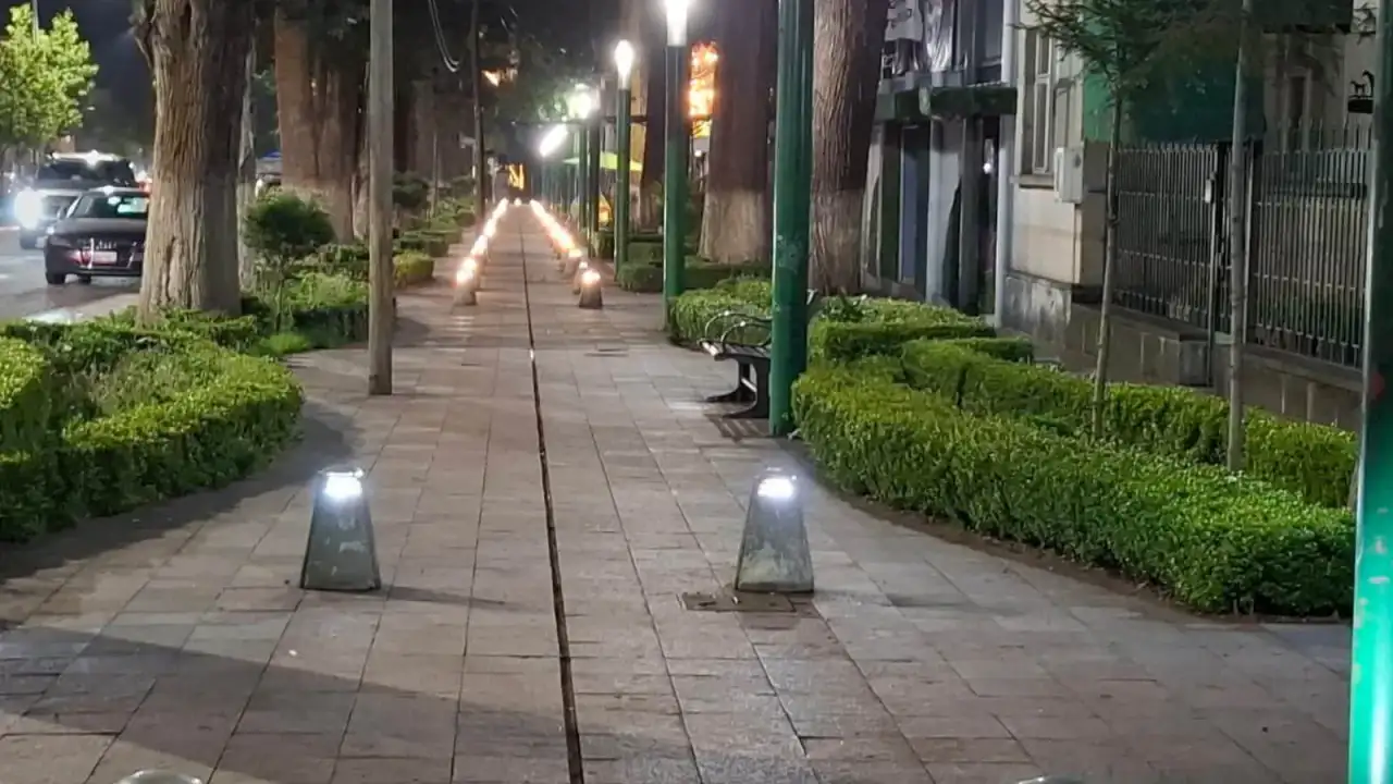 Luminarias del Paseo Colón en Toluca durante la noche