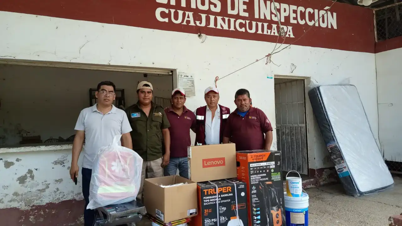 Personal de inspección pecuaria en un punto de verificación en Cuajinicuilapa, Guerrero
