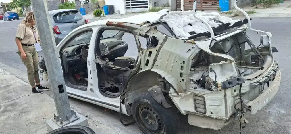Vehículo abandonado en la vía pública durante operativo de retiro