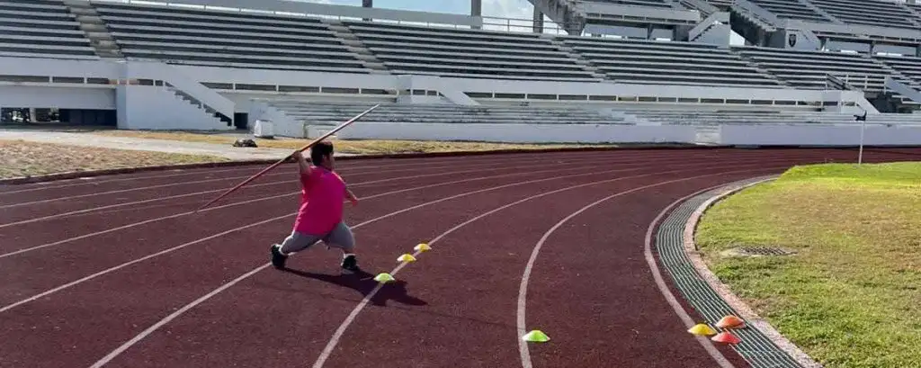 Paratletas de Reynosa durante una sesión de entrenamiento de deporte adaptado