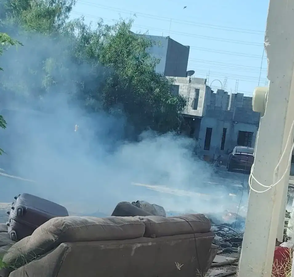 Vía pública de una colonia urbana donde se reportó quema de basura