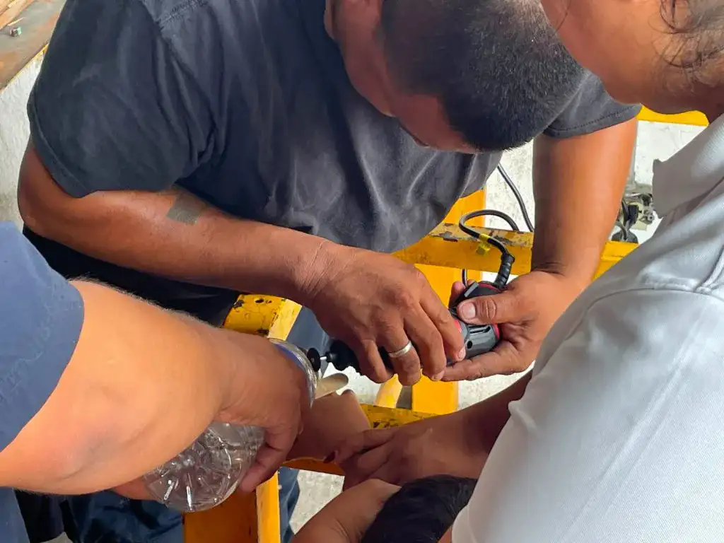 Fotografía familiar en casa siguiendo recomendaciones de seguridad