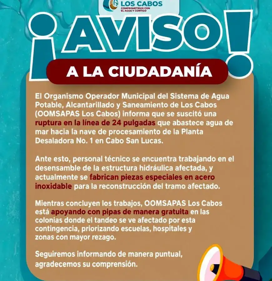 Personal técnico trabaja en la reparación de una tubería de agua en Cabo San Lucas