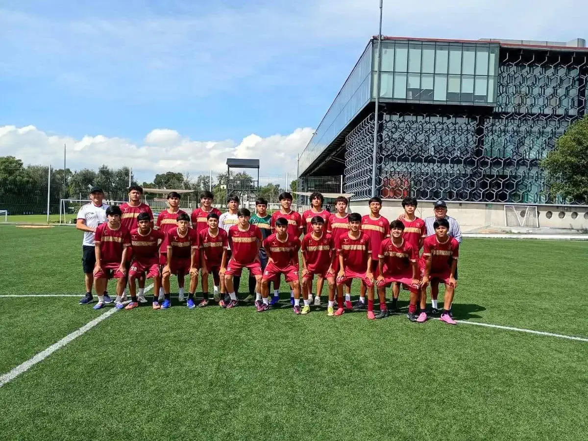 Jugadores de la Selección Tamaulipas Sub-15 en un partido de fútbol