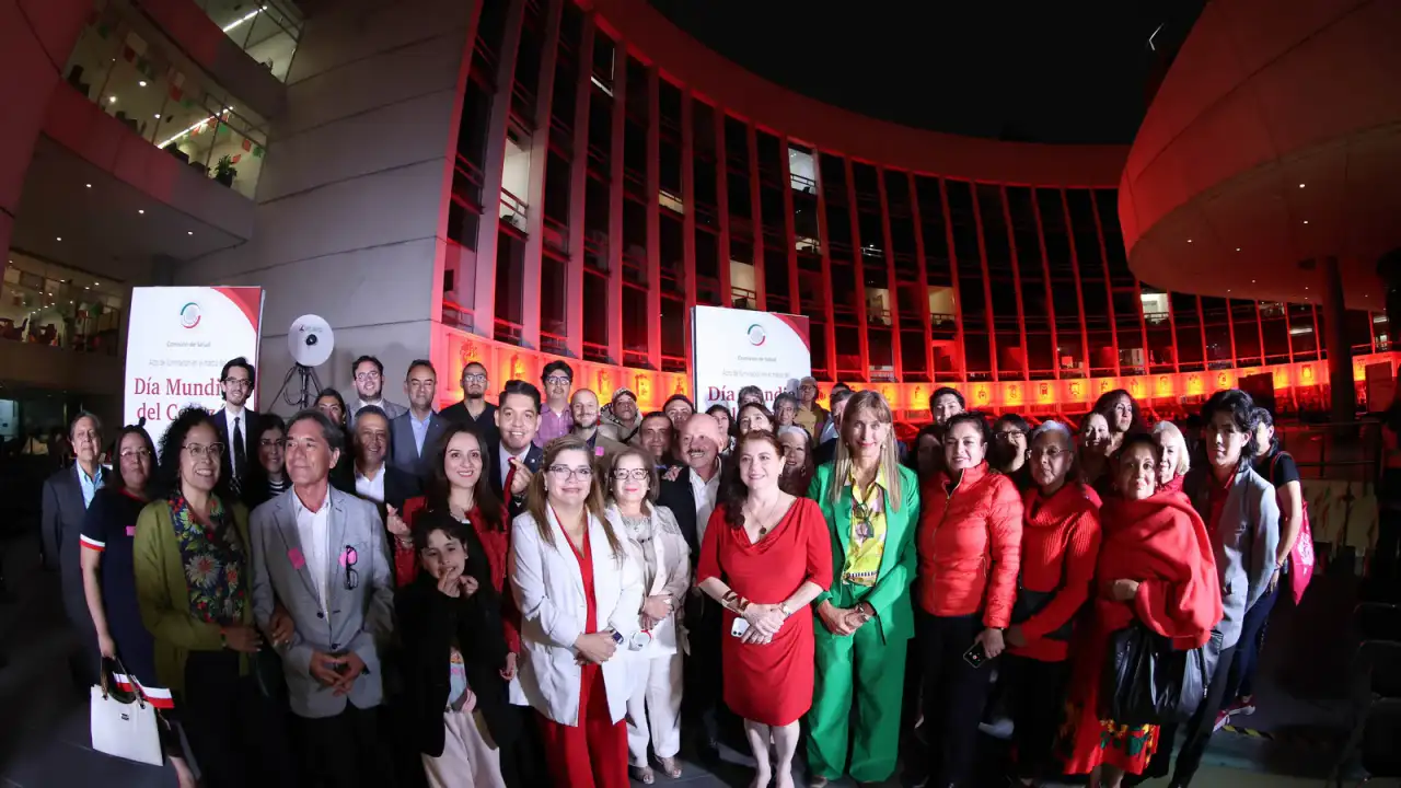 Sesión de trabajo en el Senado de la República con legisladores en sus curules