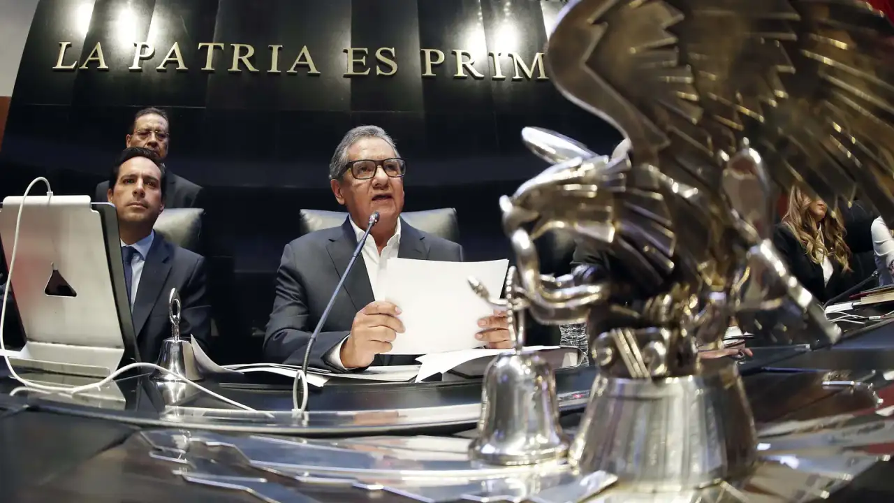 Sesión del Senado durante la declaratoria de instalación