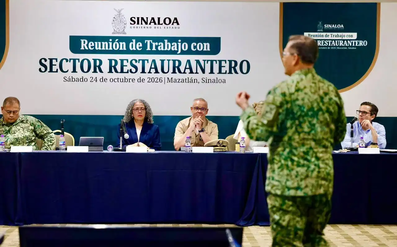 Reunión de autoridades estatales con representantes del sector restaurantero en Mazatlán