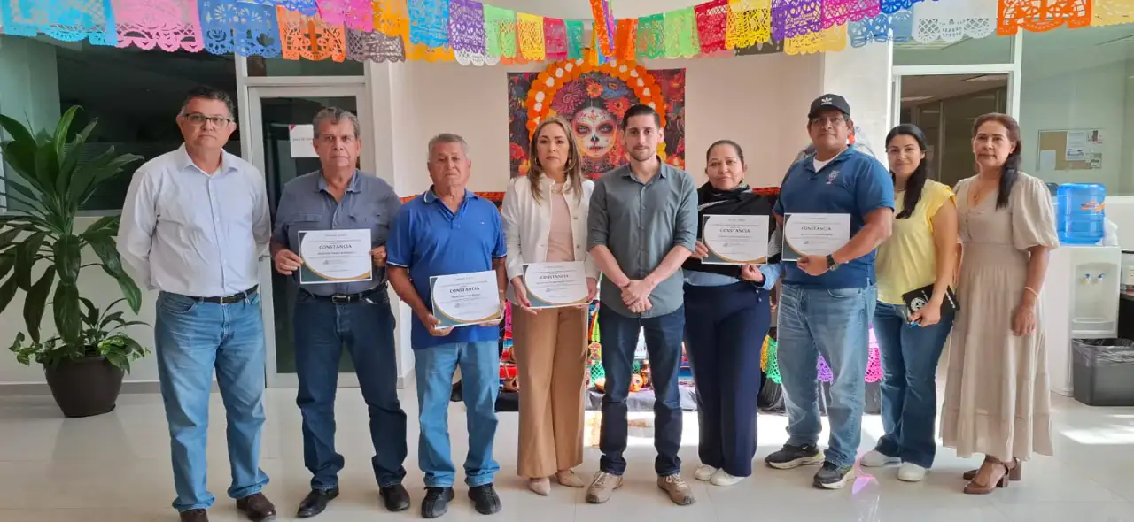 Funcionarios durante una capacitación sobre eficiencia energética en Culiacán
