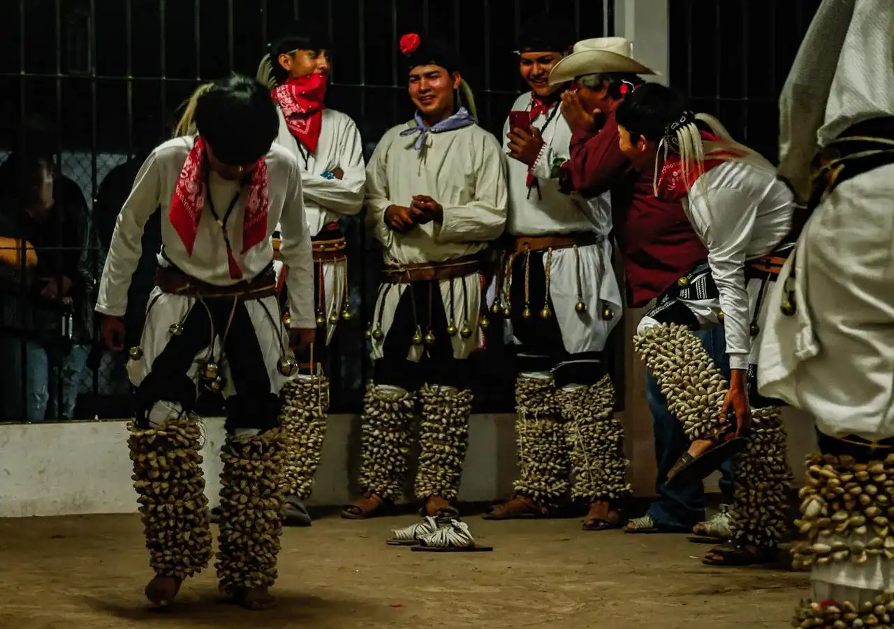 Personas durante la celebración de los Pueblos Indígenas en Sinaloa