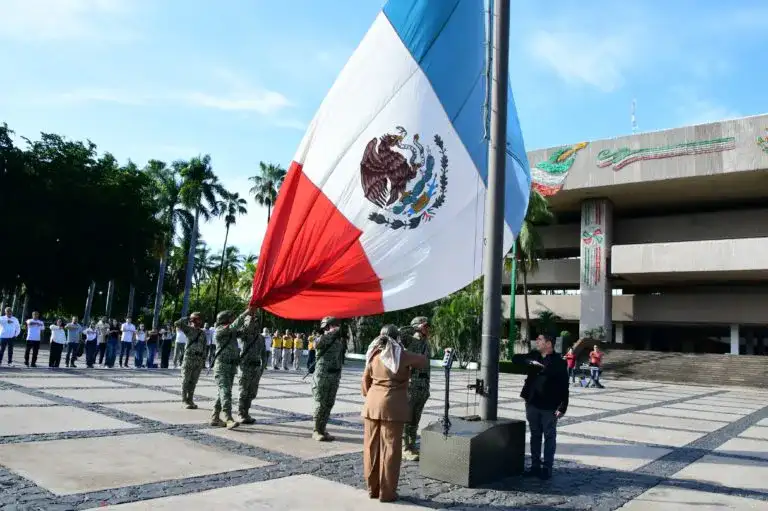 Ceremonia cívica en la Plaza Cívica de Palacio de Gobierno en Culiacán, Sinaloa