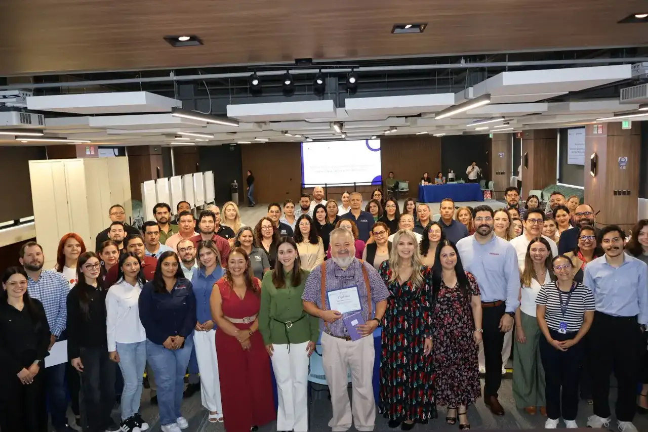 Reunión de servidores públicos en taller sobre presupuesto para la infancia en Sinaloa