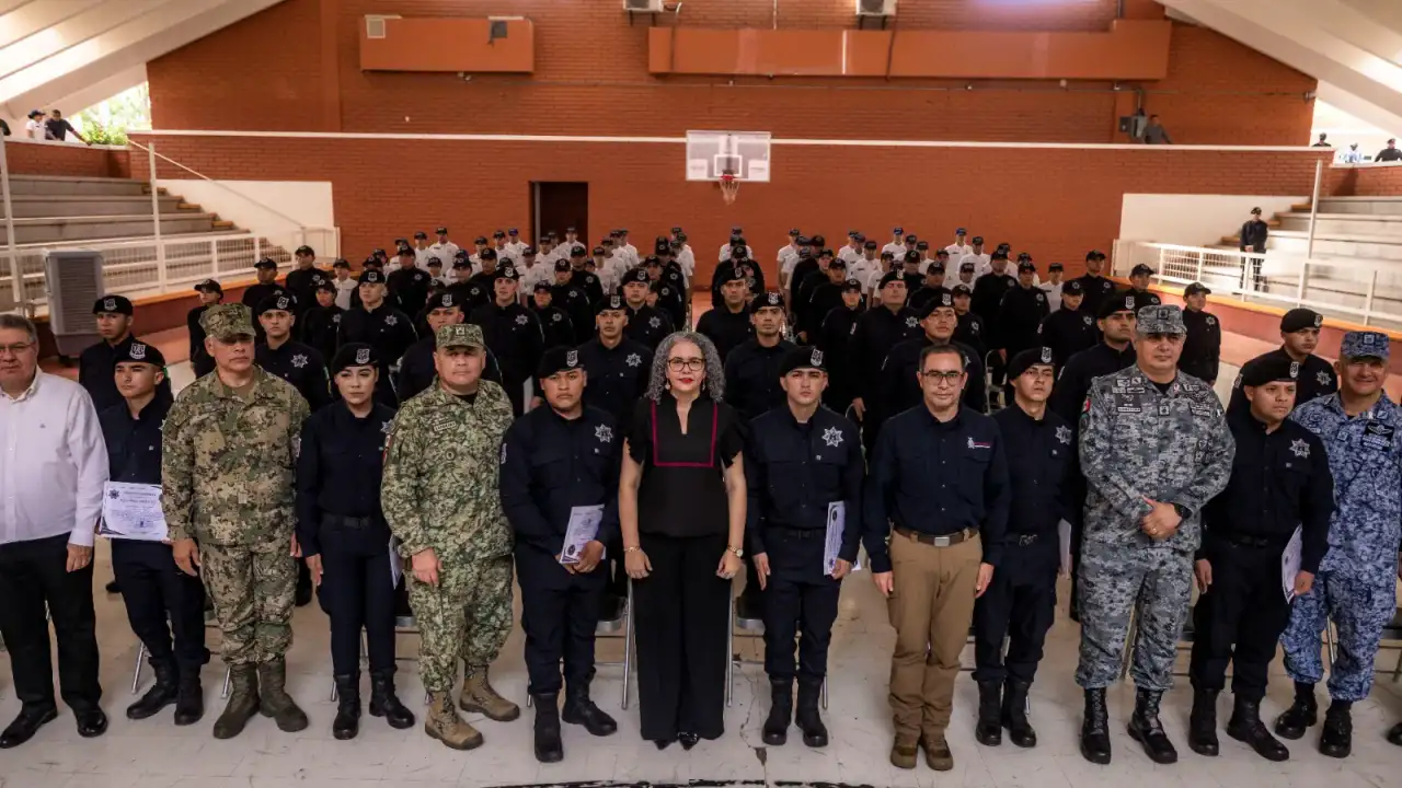 Ceremonia de graduación de elementos policiacos en Culiacán, Sinaloa