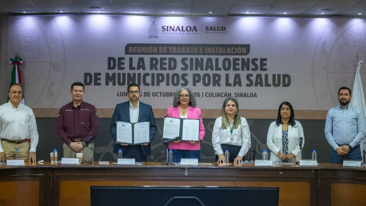 Autoridades estatales y municipales durante la instalación de la red de salud en Sinaloa
