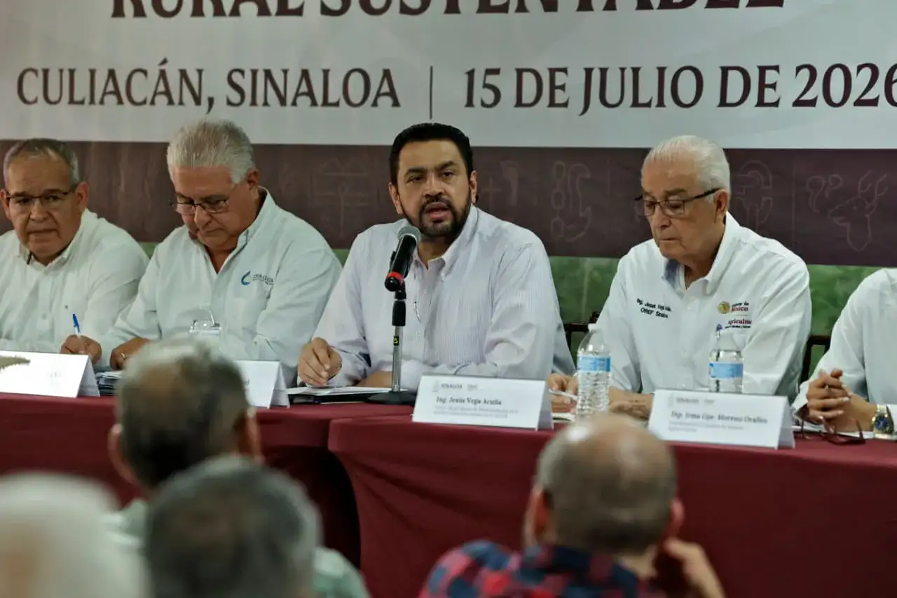 Reunión del Consejo Estatal de Desarrollo Rural Sustentable de Sinaloa con productores y funcionarios.