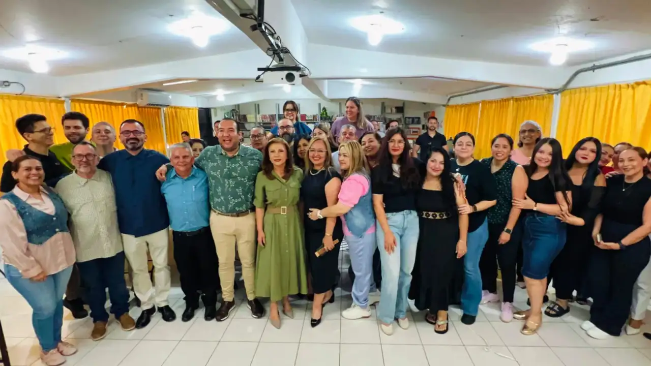 Docentes reunidos en el Consejo Técnico Escolar en Sinaloa