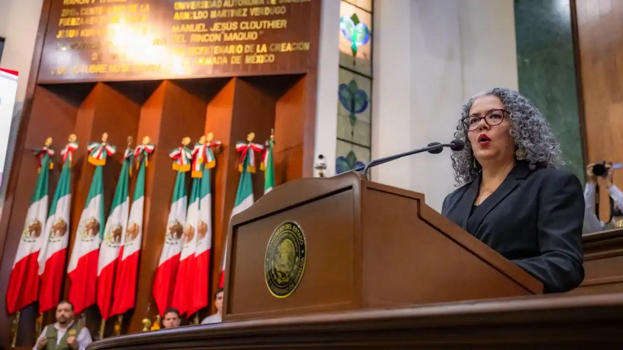 Graciela Domínguez Nava durante su primer mensaje como gobernadora interina de Sinaloa