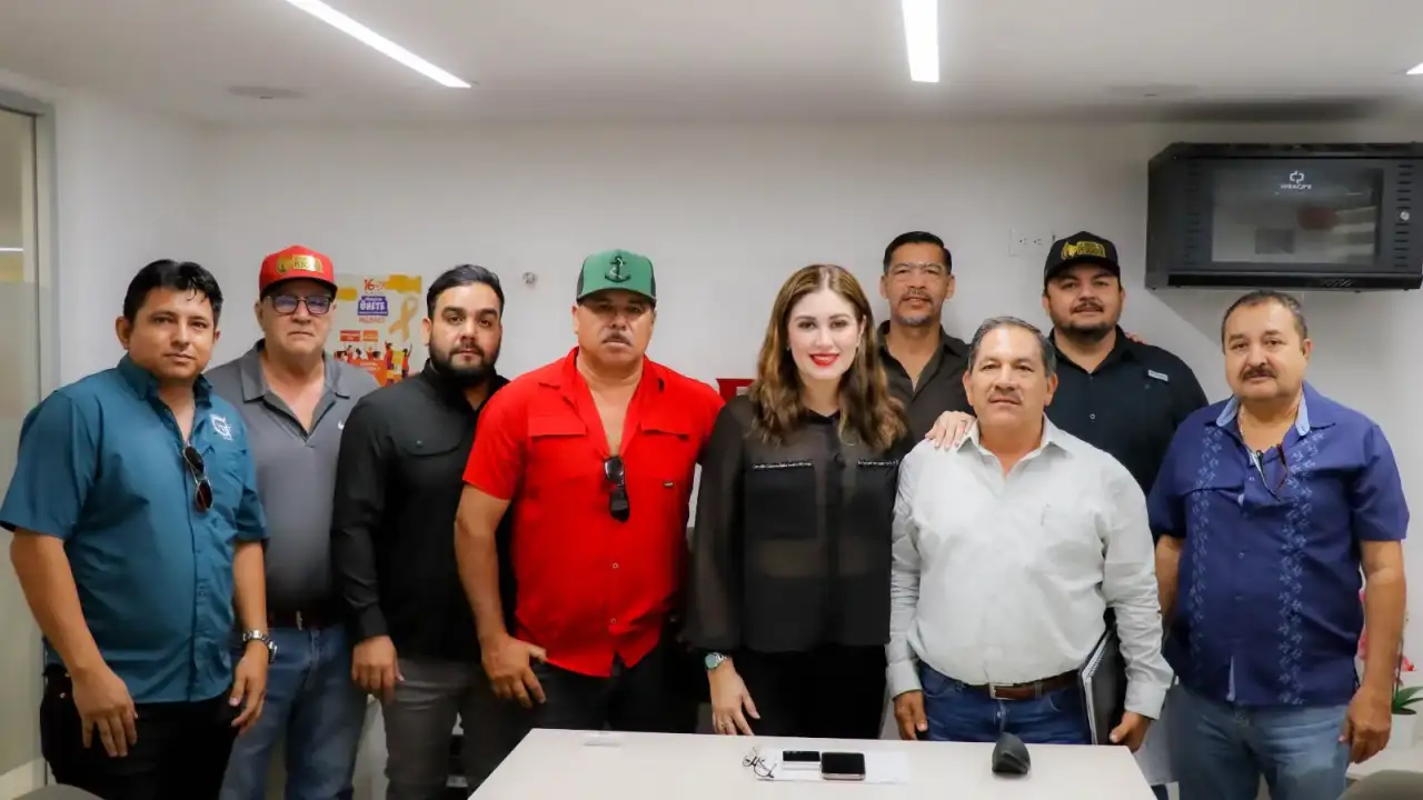 Reunión de productores pesqueros y funcionarios en Sinaloa sobre certificación de jaiba