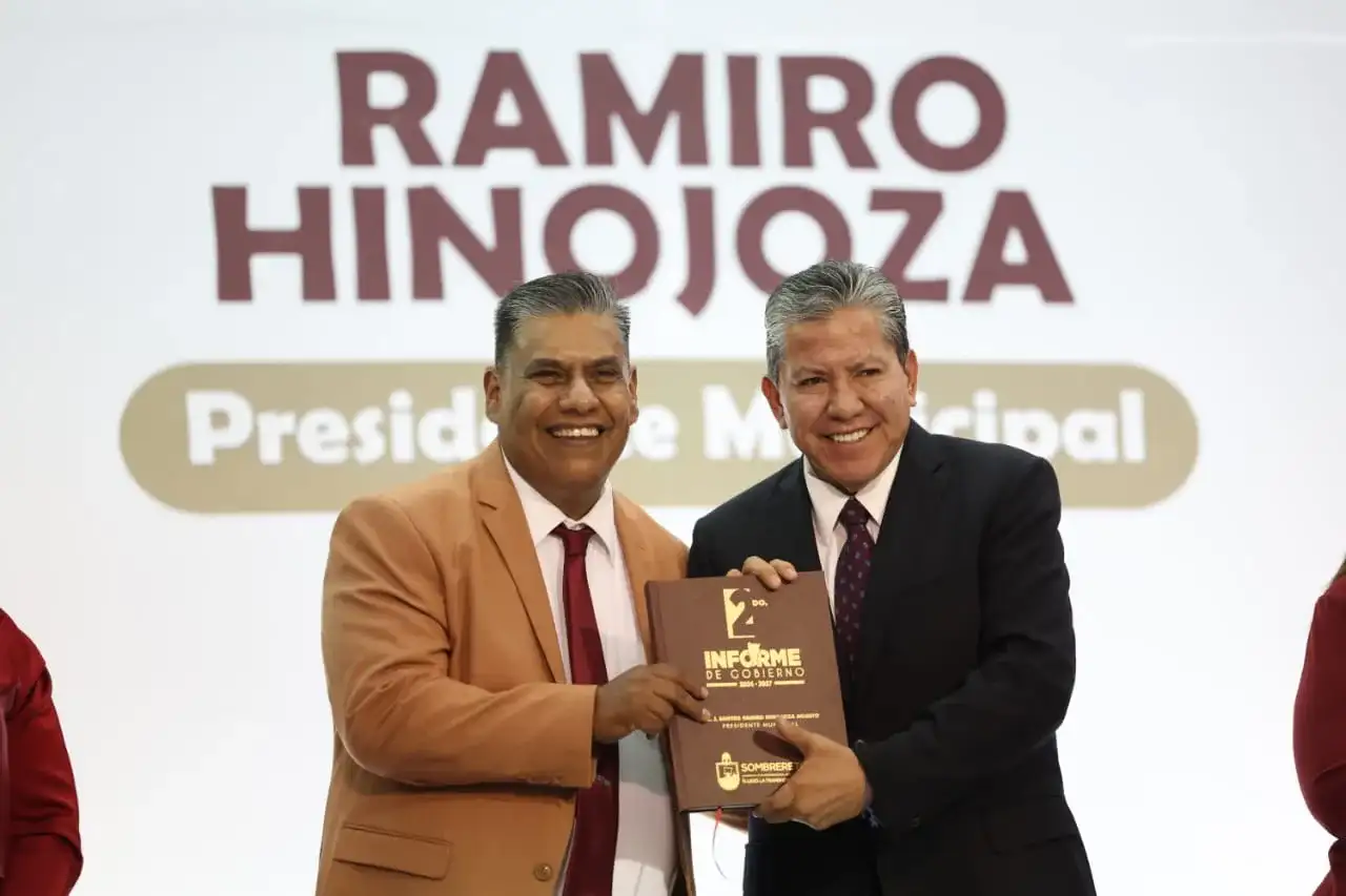 Autoridades durante el segundo informe de gobierno municipal en Sombrerete, Zacatecas
