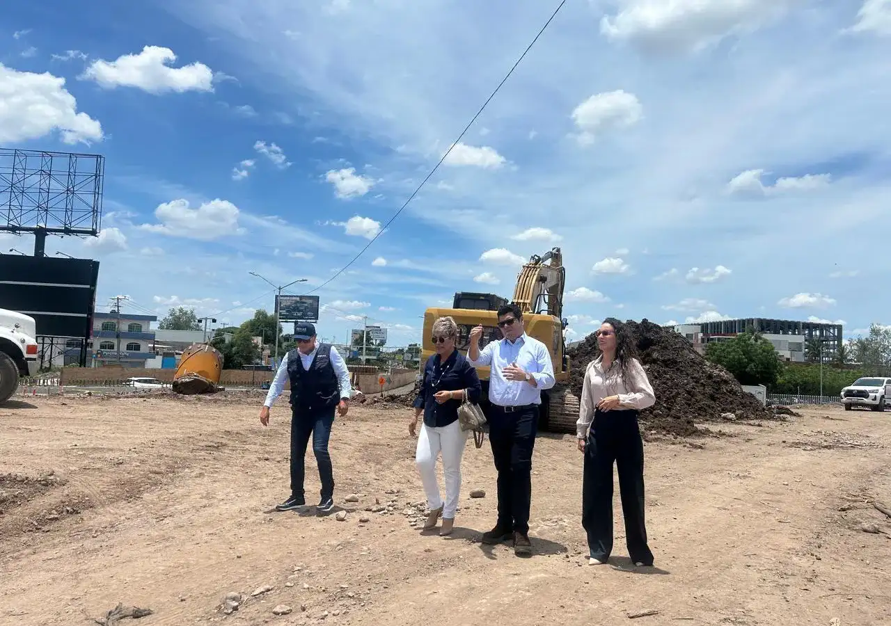 Recorrido de supervisión del puente Pedro Infante con funcionarios y líderes empresariales