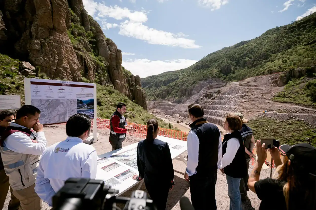 Presidenta y gobernador supervisan obra de Presa Tunal II en Durango