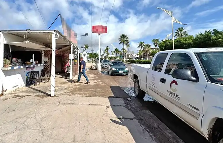 Puestos de comida suspendidos en un bulevar de Ciudad Constitución