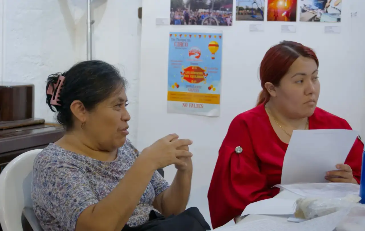 Personas participando en un taller de escritura creativa en Reynosa