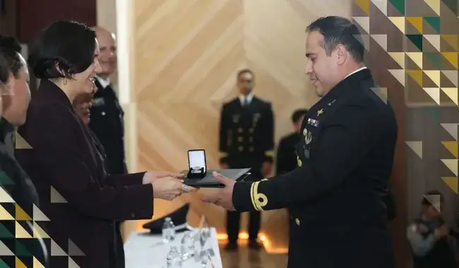 Ceremonia de clausura de la Escuela para Mandos con participantes de seguridad pública