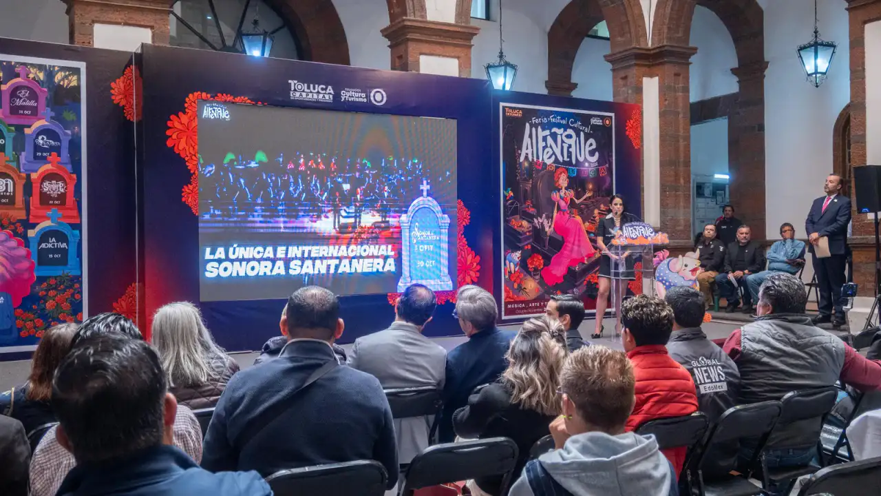 Conferencia de prensa en Toluca con el cartel de la Feria Alfeñique 2026