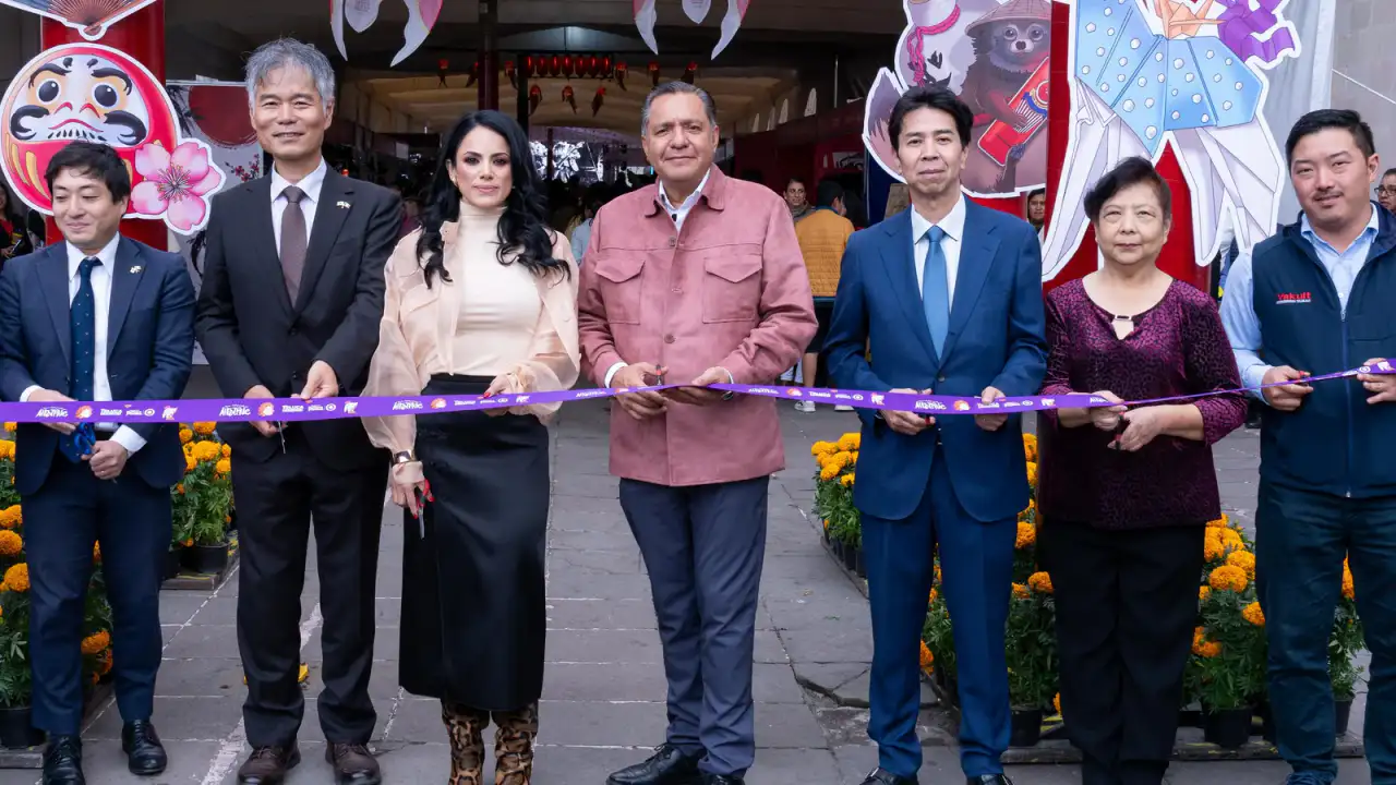 Personas disfrutando de actividades culturales japonesas en Toluca