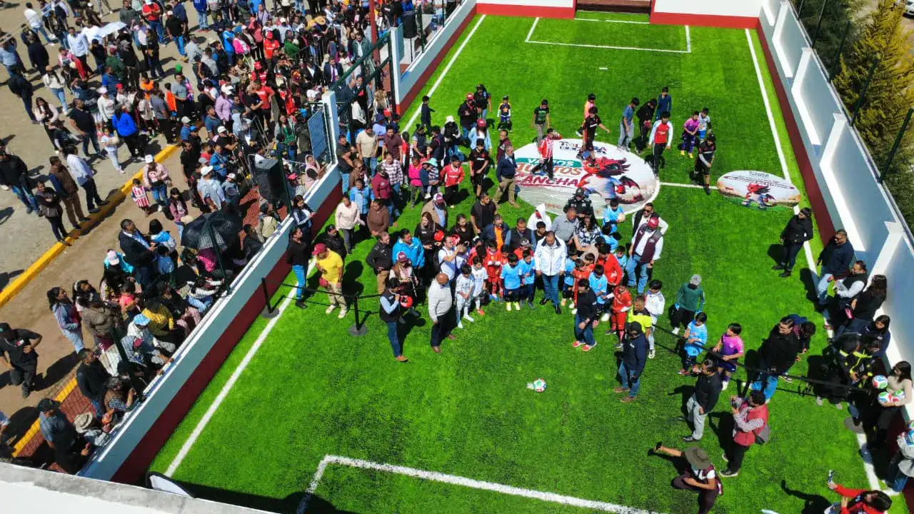 Cancha de futbol rápido con pasto sintético en Tlacotepec, Toluca