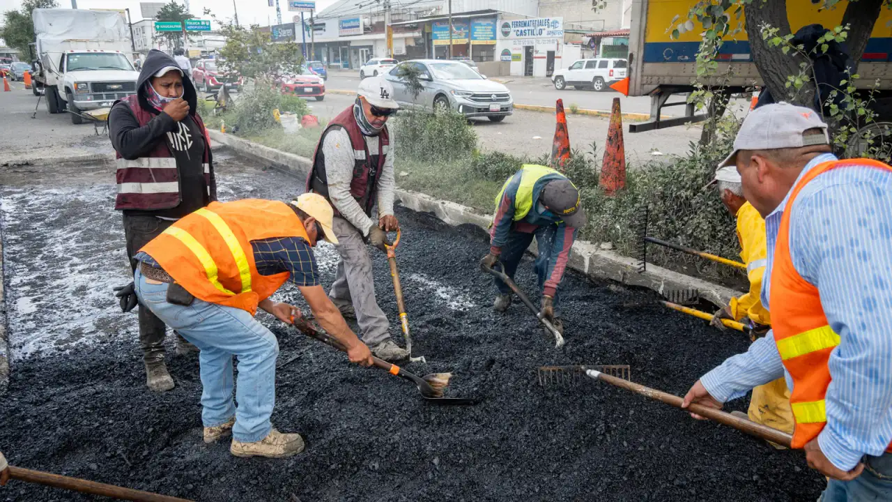 Obras de pavimentación en calles de Toluca