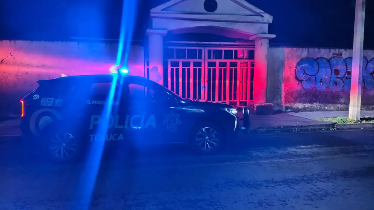 Panteón municipal de Toluca durante las visitas de Día de Muertos