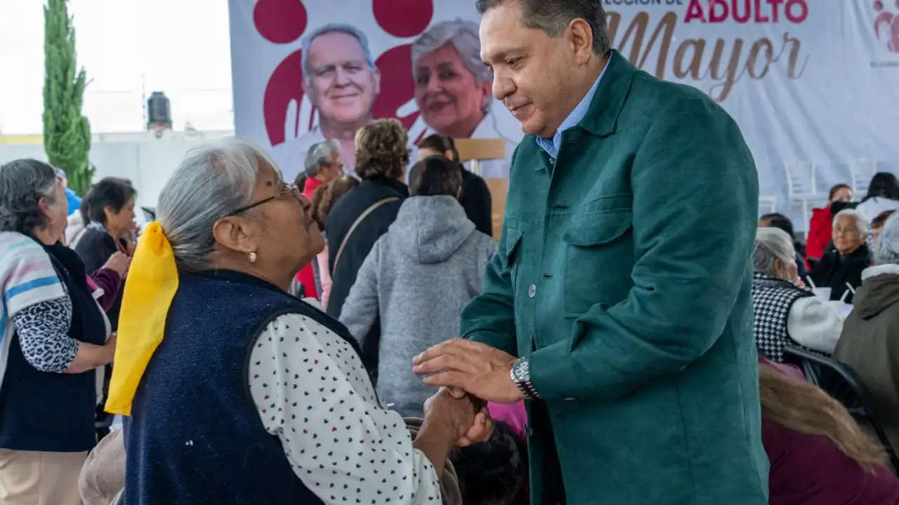 Personas adultas mayores en la Casa del Adulto Mayor de Santa Ana Tlapaltitlán, Toluca