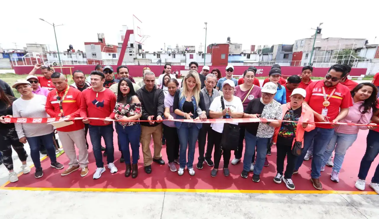 Canchas deportivas rehabilitadas en un parque de Toluca