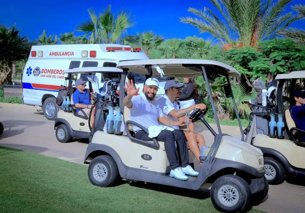 Jugadores de golf durante un torneo benéfico en San José del Cabo