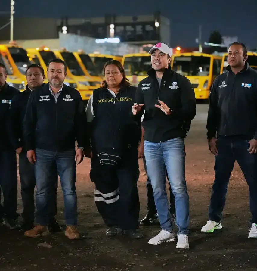 Unidad de transporte comunitario gratuito en Querétaro durante recorrido de supervisión