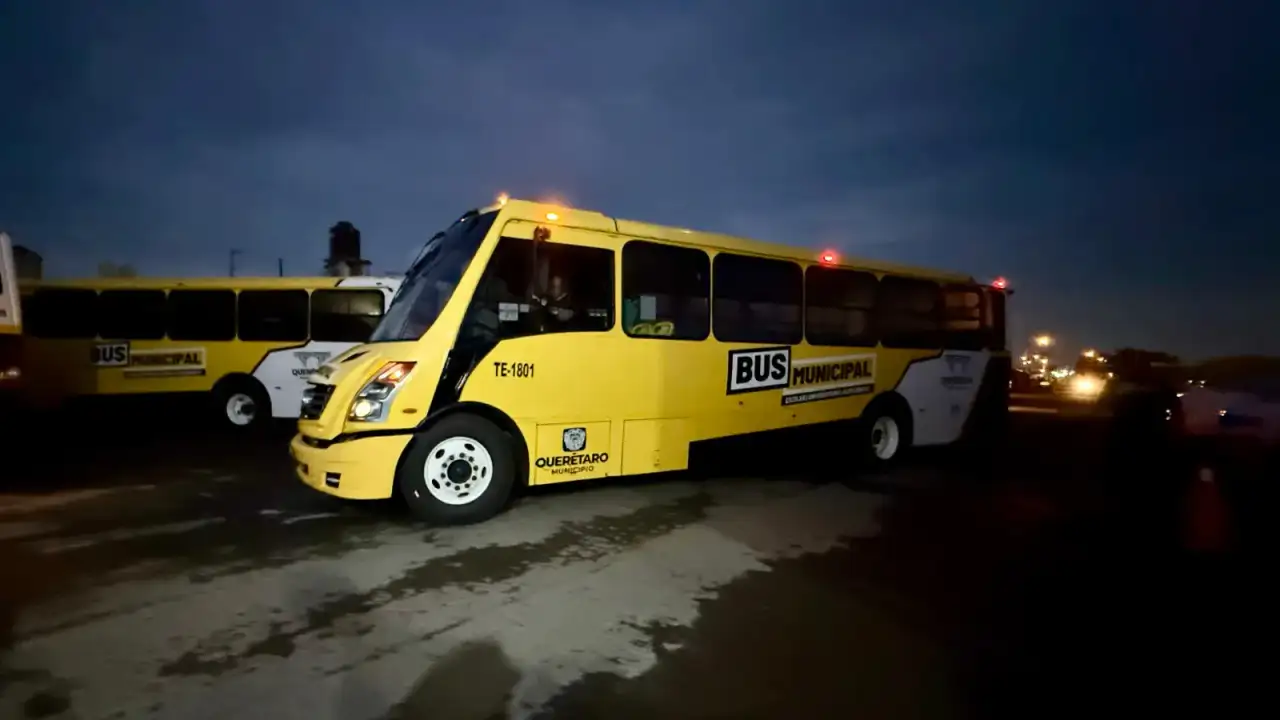 Autobús escolar gratuito en calles de Querétaro