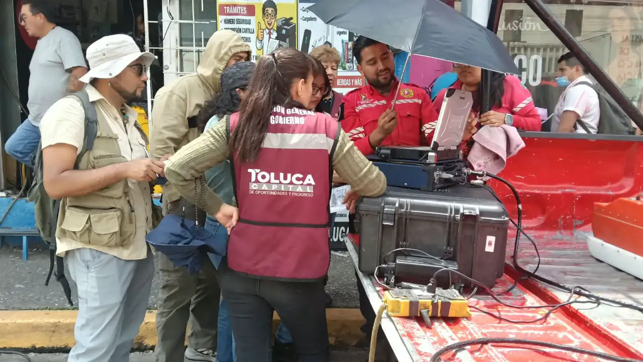Especialistas de la UNAM realizan estudios del subsuelo en calles de Toluca
