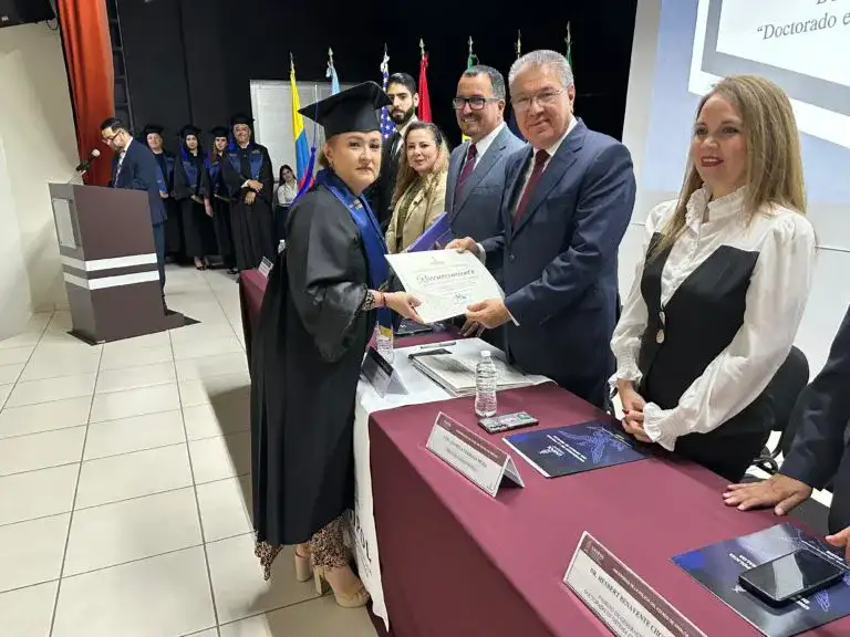 Ceremonia de graduación de doctores en justicia penal y seguridad pública en Sinaloa
