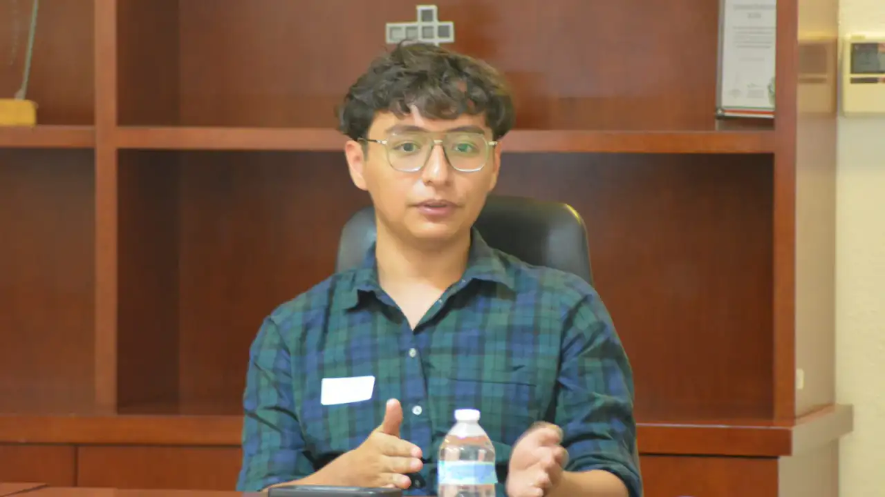 Estudiantes universitarios participan en un grupo focal sobre seguridad