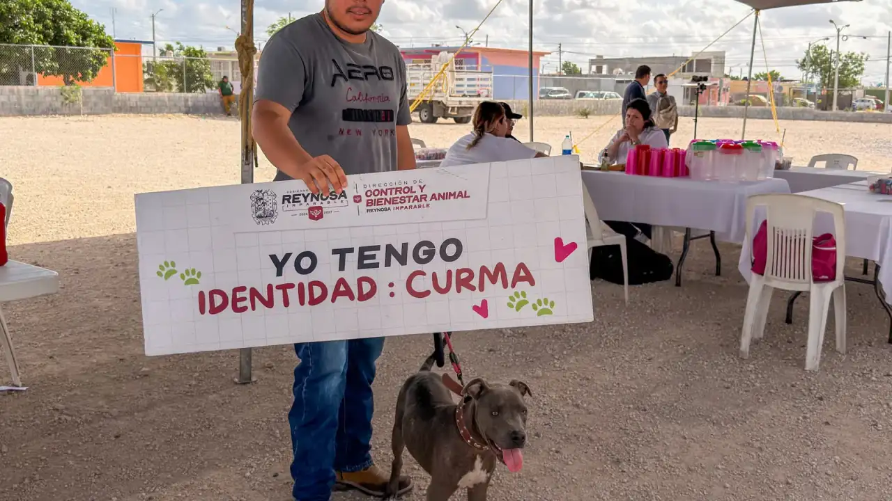 Personas con mascotas en jornada veterinaria gratuita en Reynosa