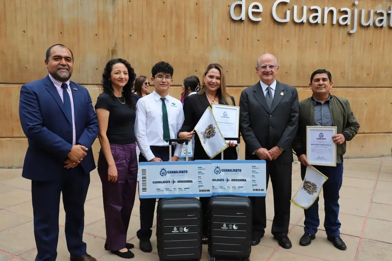 Ceremonia de abanderamiento de delegación guanajuatense a Hiroshima, Japón