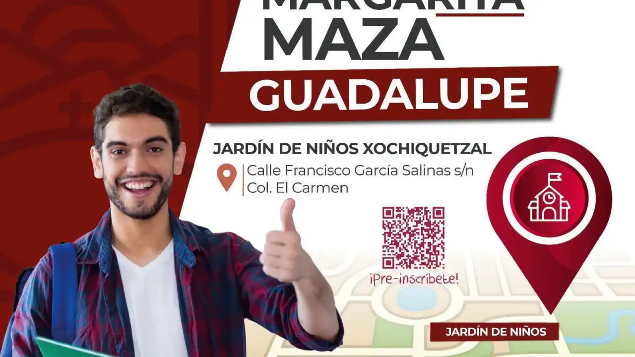 Jóvenes estudiantes en un salón de clases de bachillerato en Zacatecas