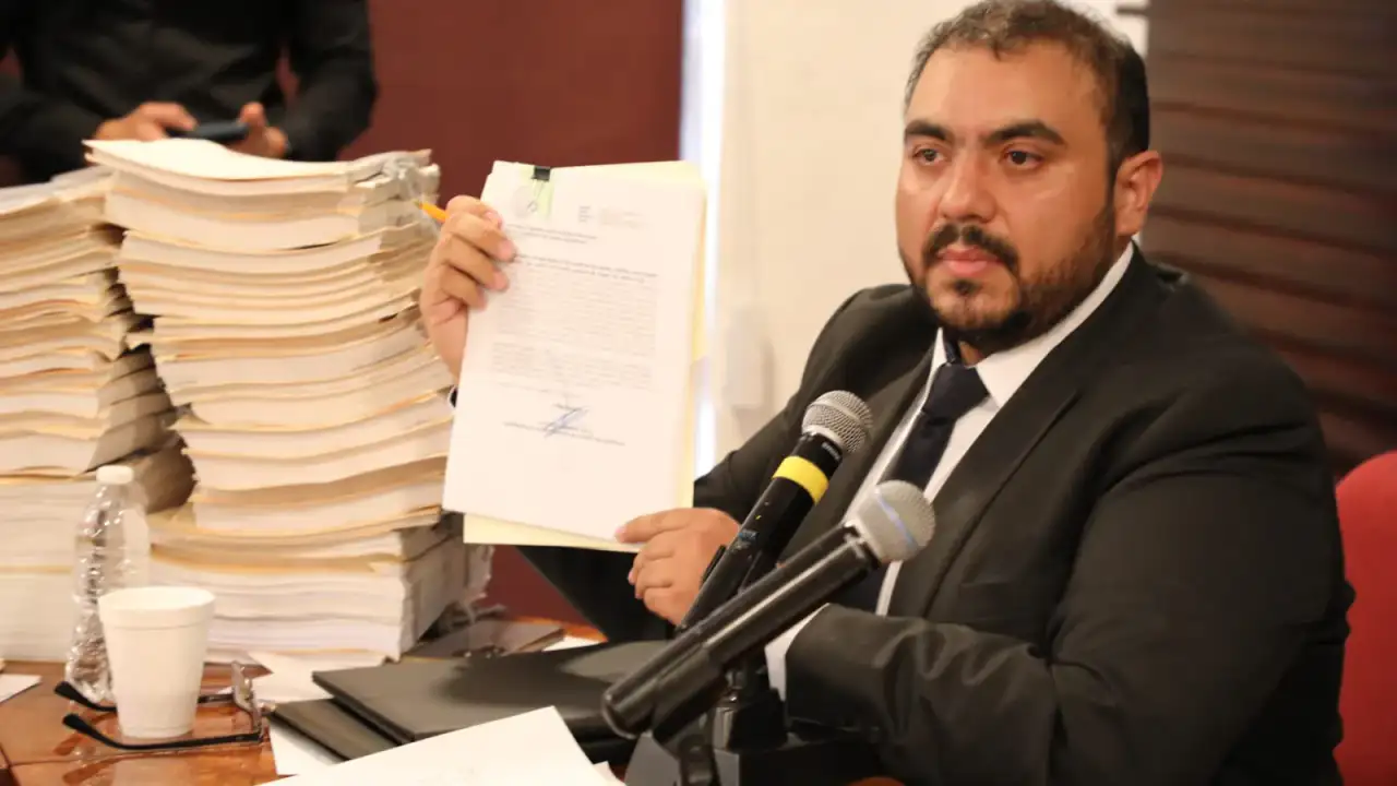 Sesión de la comisión legislativa durante la comparecencia del secretario de la Función Pública